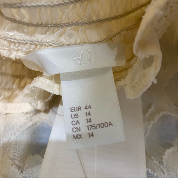 NWT! H&M Cream Lace Blouse - Picture 6 of 13